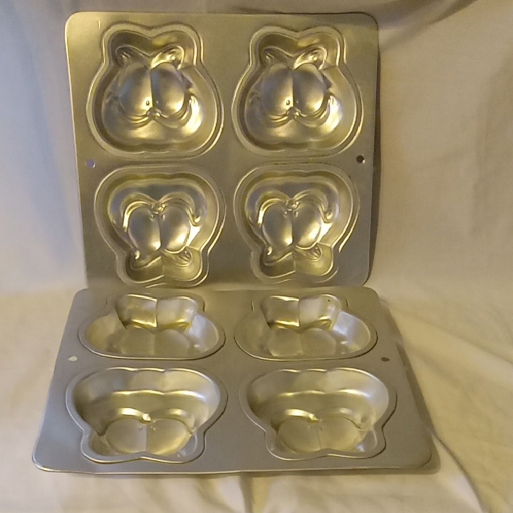 Garfield Wilton Baking Pan Set